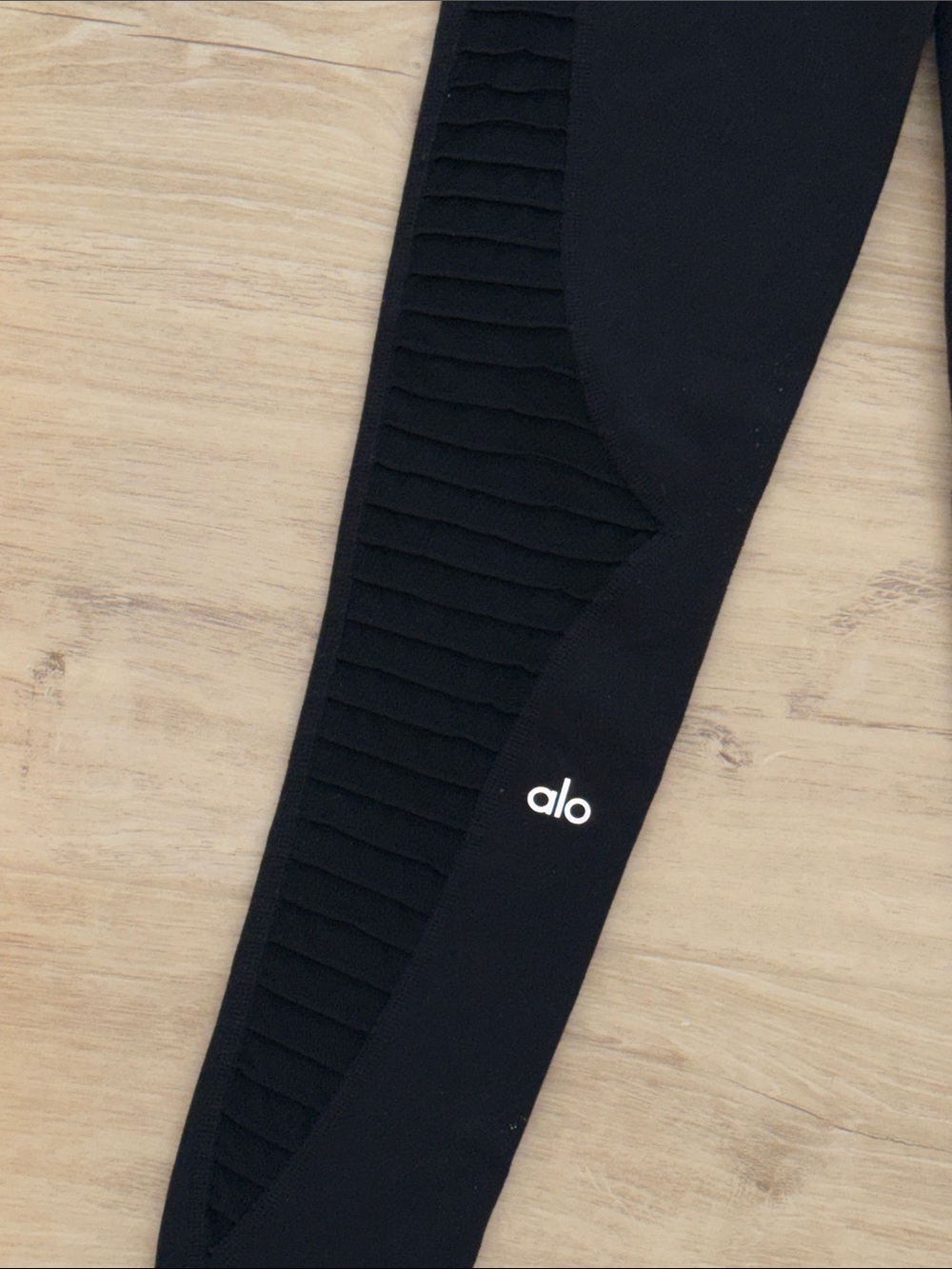 ALO Yoga Black Ribbed-Moto Seamless Leggings size small - Picture 3 of 5